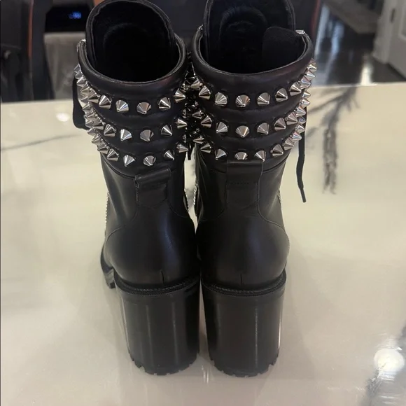 Christian louboutin 40 Black Studded Lace-Up Ankle Boots. Perfect condition - Picture 3 of 9